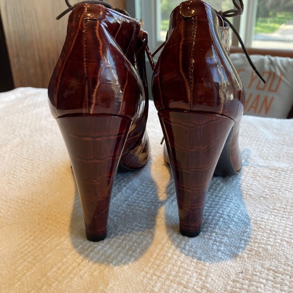 MARC BY MARC JACOBS Patent Leather Printed Pumps - Picture 10 of 11